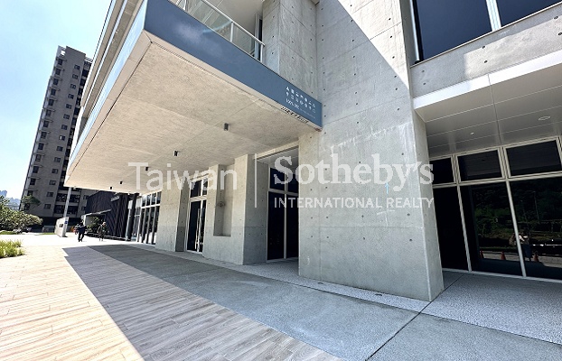 淡海知名超商包租金店建物外觀